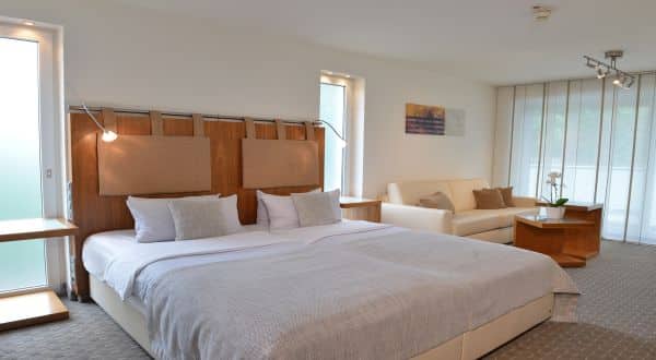 Hotelfoto Parkhotel Oberhausen 0516 © Foto Dirk Holst DH STUDIO KÖLN, H a u p t s t r.  2 3 9,  5 1 1 4 3  K ö l n, V e r ö f f e n t l i c h u n g  n u r  m i t  H o n o r a r   n a c h   M F  M o d e r B V P A,  m i t  N a m e n s n e n n u n g   u n d  B e  l e g e x em p l a r,  B a n k v e r b i n d u n g,  K r e i s s p a r k a s s e  K o e l n,  B L Z  3 7 0  5 0 2  9 9,  K o n t o  9 6 1 4 0