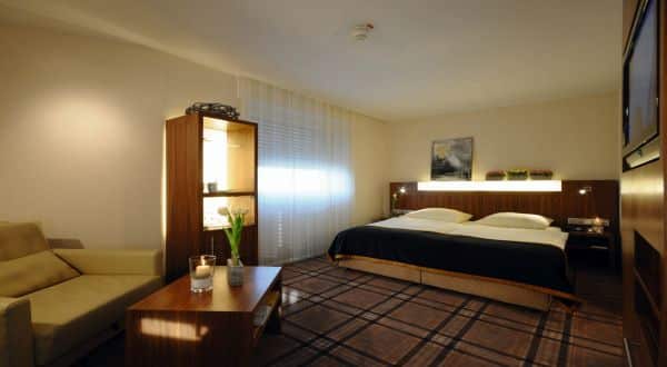 Hotelfoto Best Western Parkhotel Oberhausen © Foto Dirk Holst DH STUDIO KLN, H a u p t s t r.  2 3 9,  5 1 1 4 3  K  l n, V e r  f f e n t l i c h u n g  n u r  m i t  H o n o r a r   n a c h   M F  M o d e r B V P A,  m i t  N a m e n s n e n n u n g   u n d  B e  l e g e x em p l a r,  B a n k v e r b i n d u n g,  K r e i s s p a r k a s s e  K o e l n,  B L Z  3 7 0  5 0 2  9 9,  K o n t o  9 6 1 4 0