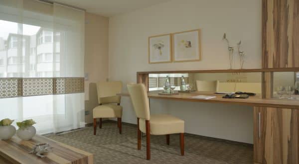 Hotelfoto Best Western Parkhotel Oberhausen
© Foto Dirk Holst DH STUDIO KÖLN, H a u p t s t r.  2 3 9,  5 1 1 4 3  K ö l n, V e r ö f f e n t l i c h u n g  n u r  m i t  H o n o r a r   n a c h   M F  M o d e r B V P A,  m i t  N a m e n s n e n n u n g   u n d  B e  l e g e x em p l a r,  B a n k v e r b i n d u n g,  K r e i s s p a r k a s s e  K o e l n,  B L Z  3 7 0  5 0 2  9 9,  K o n t o  9 6 1 4 0